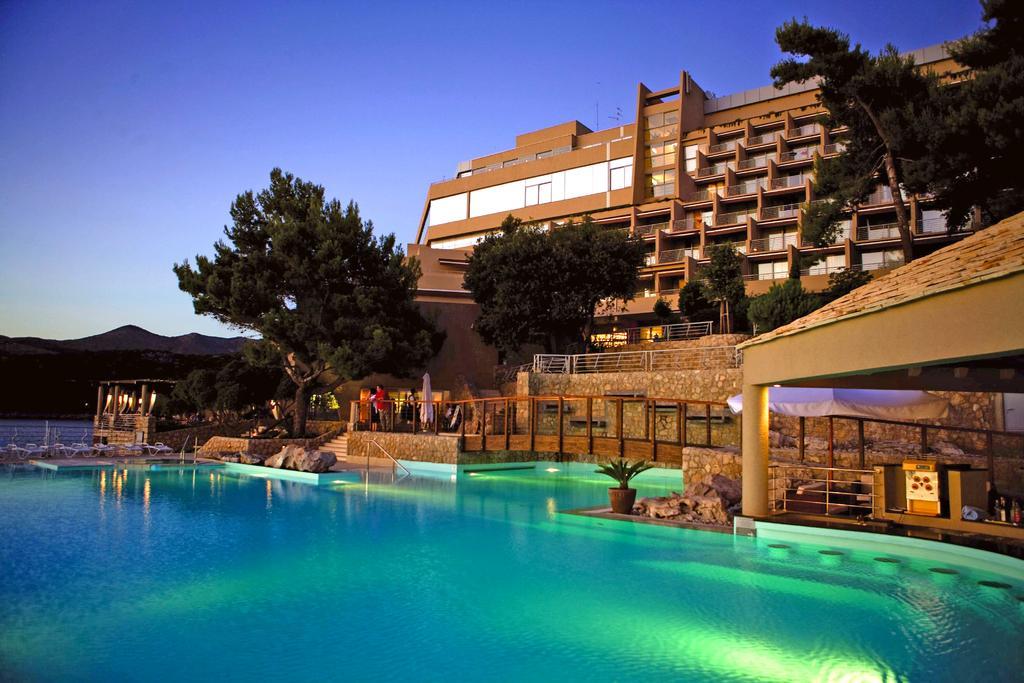 Hotel Dubrovnik Palace Servizi foto The resort at night
